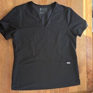 FIGS Casma 3 Pocket Top